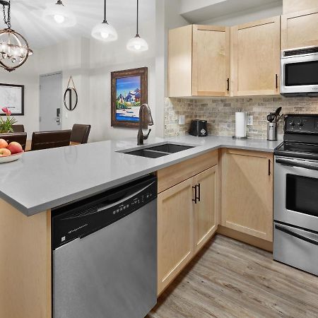 Newly Renovated Grizzly Lodge, Spacious 3Br 2Ba With Open Pool, Hot Tub Canmore Exterior foto