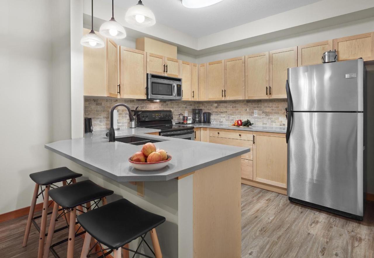 Newly Renovated Grizzly Lodge, Spacious 3Br 2Ba With Open Pool, Hot Tub Canmore Exterior foto