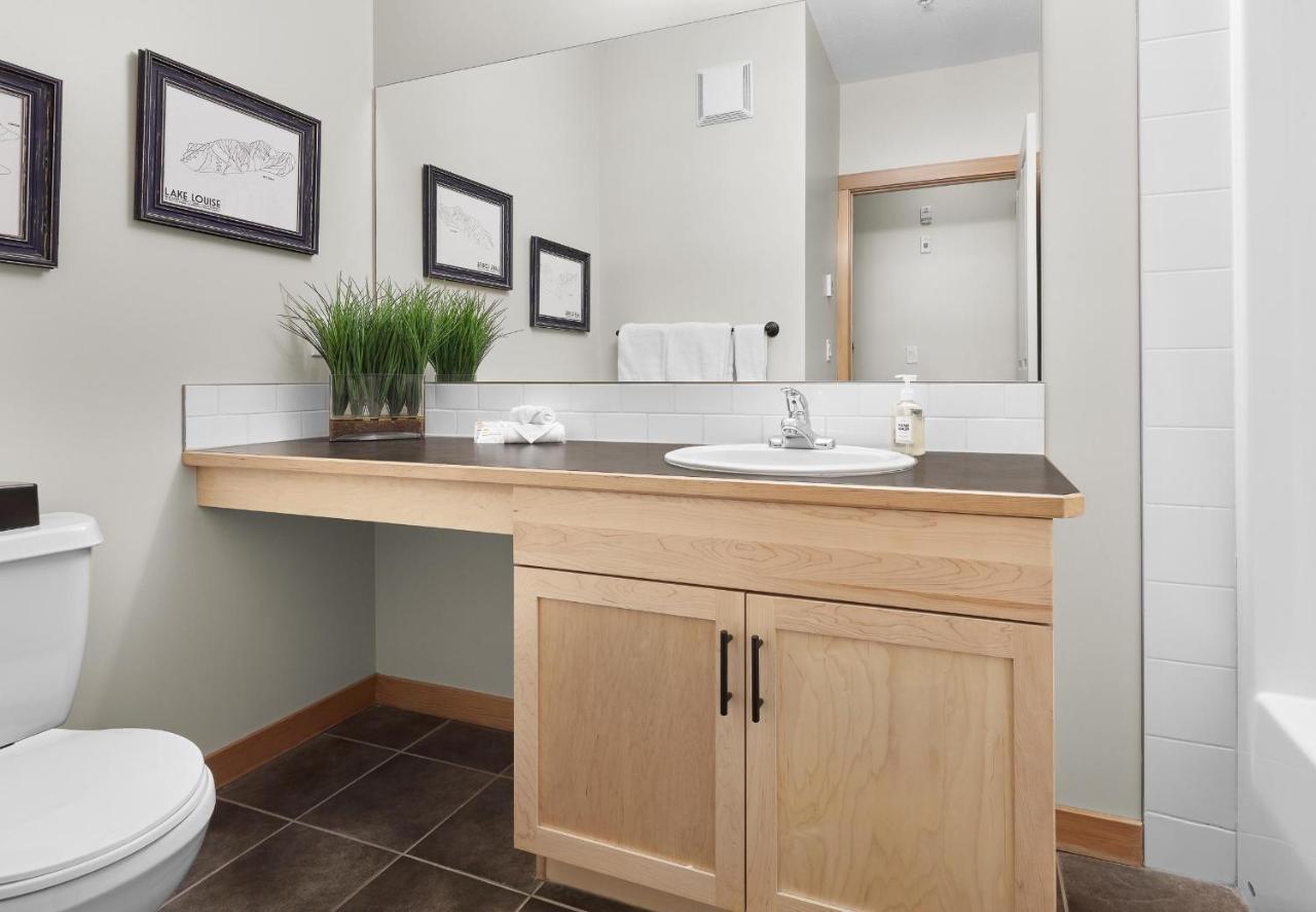 Newly Renovated Grizzly Lodge, Spacious 3Br 2Ba With Open Pool, Hot Tub Canmore Exterior foto