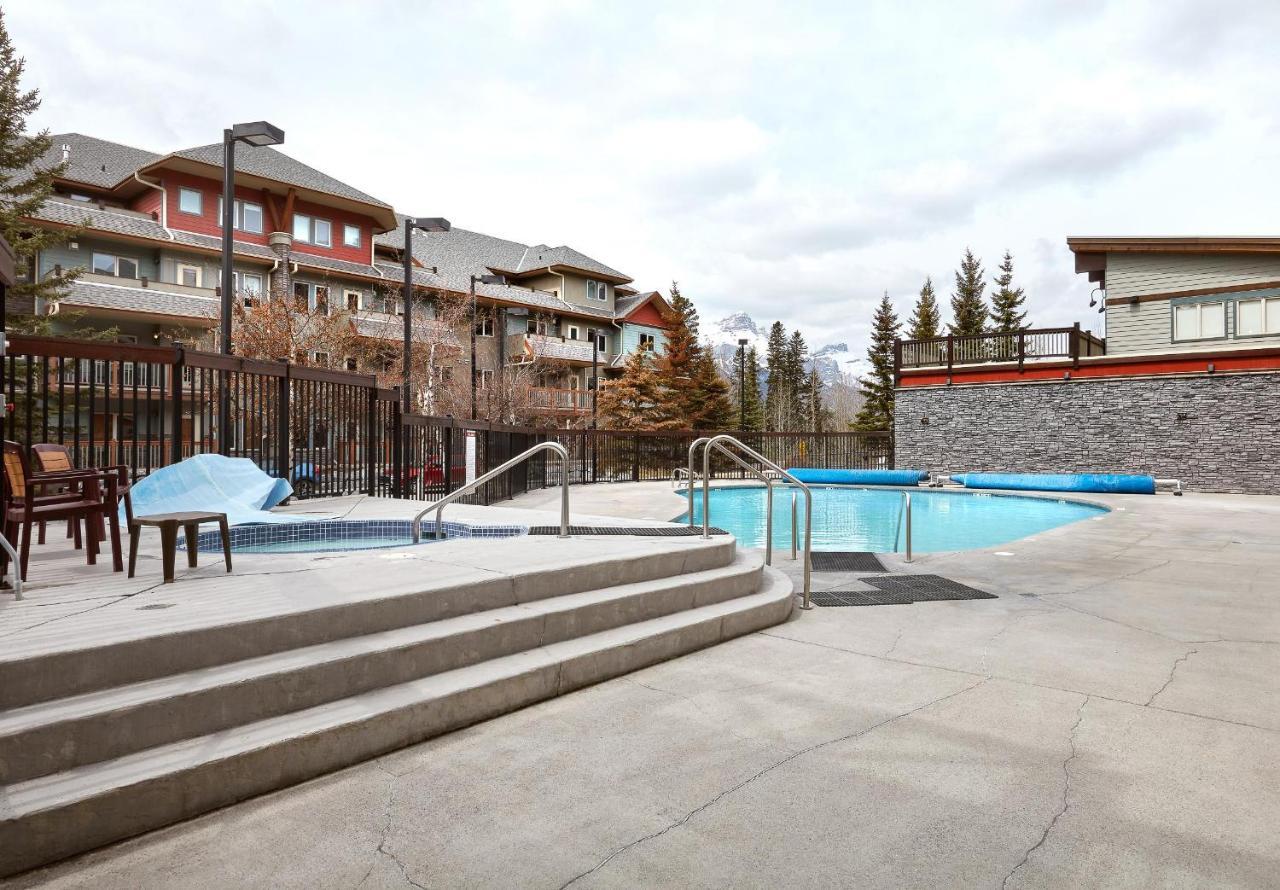 Newly Renovated Grizzly Lodge, Spacious 3Br 2Ba With Open Pool, Hot Tub Canmore Exterior foto